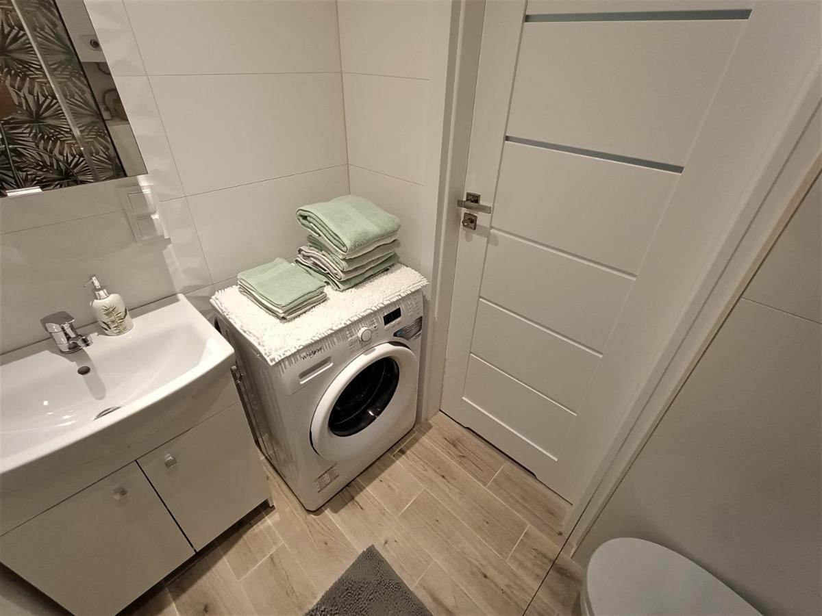 Szmaragdowy Apartament Przy Ulicy Opolskiej Тарновськє-Гури Екстер'єр фото